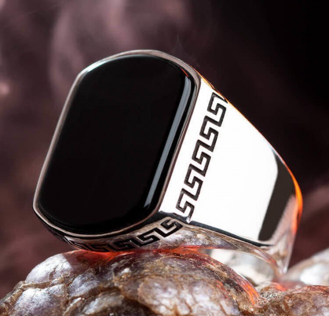 Sade Model Siyah Oniks Taşlı Gümüş Erkek Yüzük