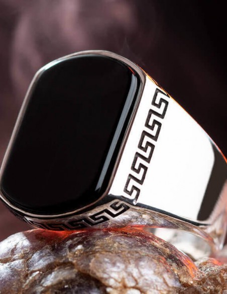 Sade Model Siyah Oniks Taşlı Gümüş Erkek Yüzük