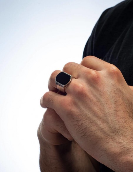 Sade Model Siyah Oniks Taşlı Gümüş Erkek Yüzük