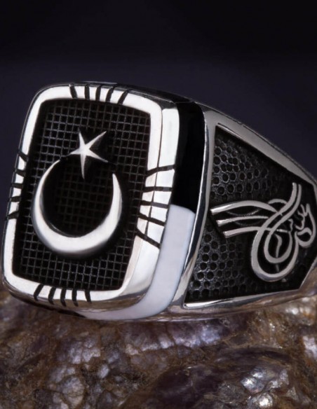 Siyah-Beyaz İşlemeli Ay Yıldızlı Gümüş Erkek Yüzük