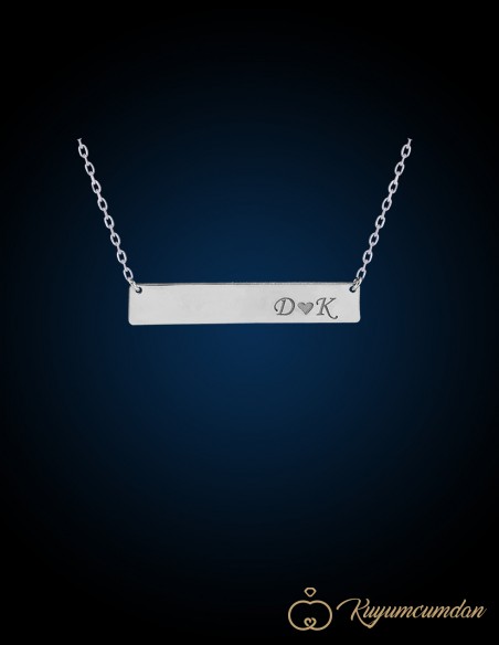 Dikdörgen Enine Çift Harf Kalpli Kolye