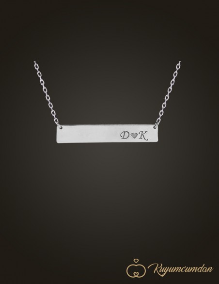 Dikdörgen Enine Çift Harf Kalpli Kolye